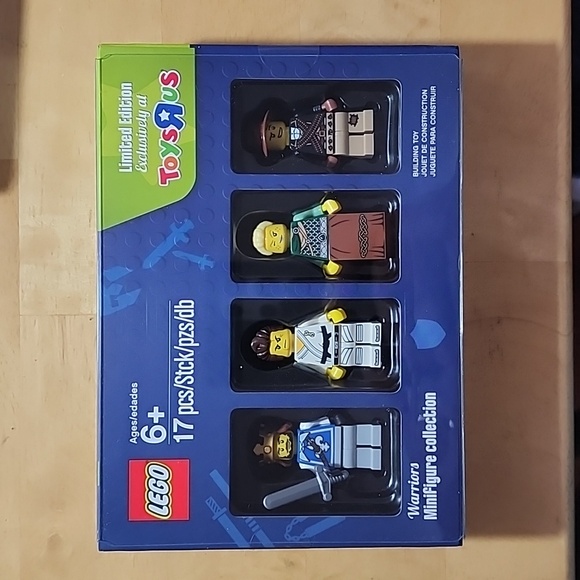 Toys R Us 2016 Bricktober Minifigure Complete Set of 4 - Picture 5 of 7